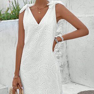 White Boho Women's Sleeveless Knotted Shoulder Backless Dress